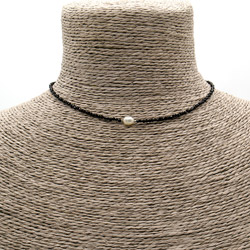 Бусы-чокер из шпинели черной 2 мм с жемчужиной