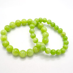 Браслет из кальцита тонированного ярко-зеленым шар