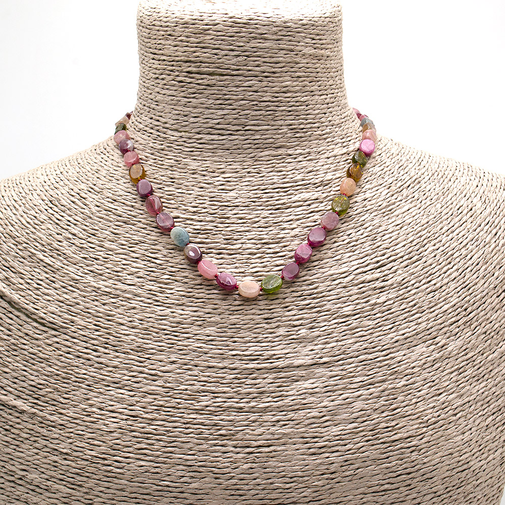 Фото товара бусы из турмалина таблетка овальная 8*6 мм