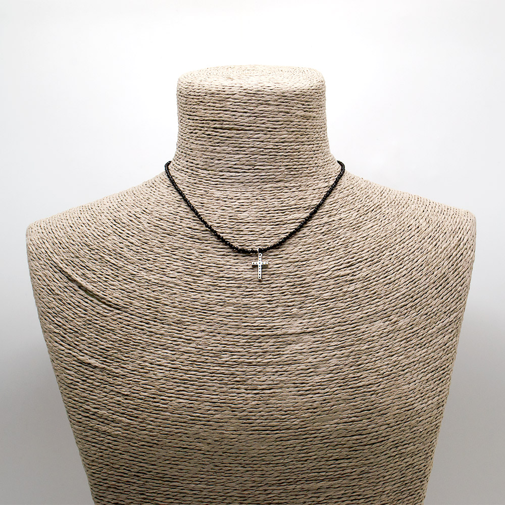 Фото товара бусы-чокер из шпинели черной 2 мм с подвеской крестик