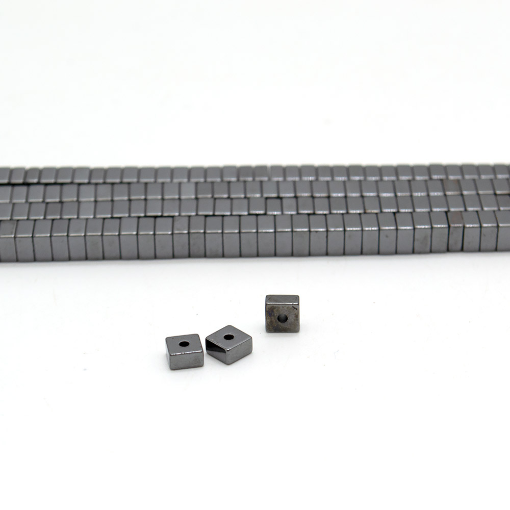 Фото товара гематит разделитель пластина 4*4*2 мм