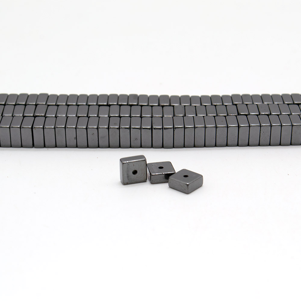 Фото товара гематит разделитель пластина 6*6*3 мм 