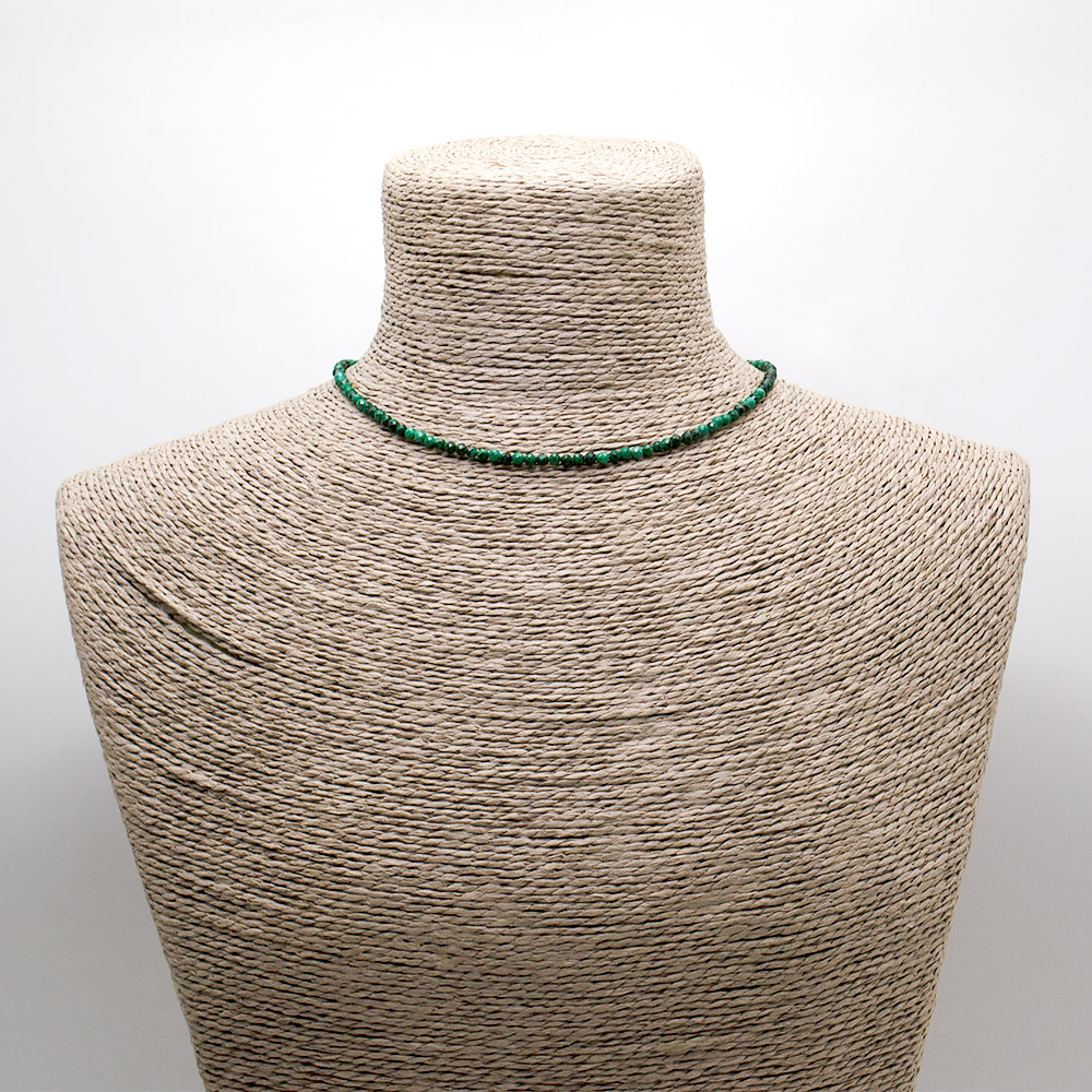 Фото товара бусы-чокер из малахита натуры 3 мм грань