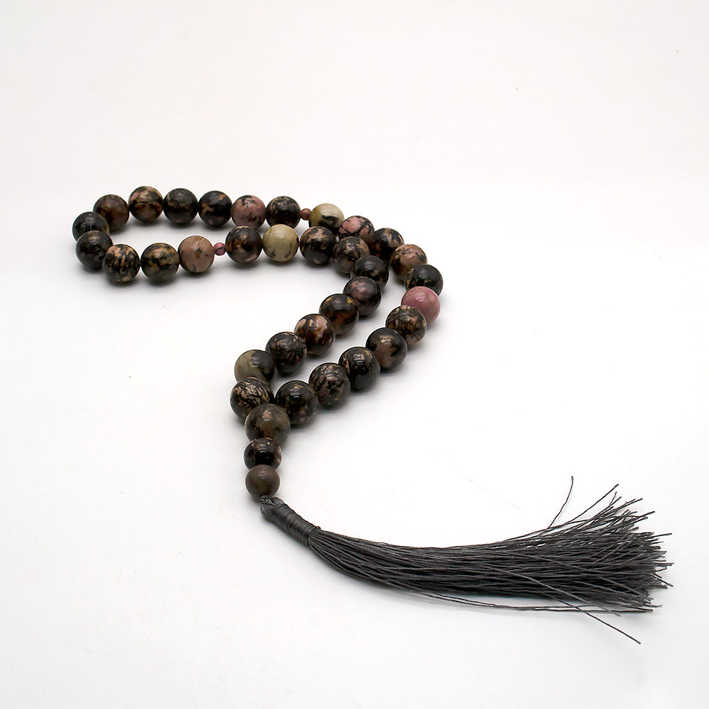 Фото товара четки из родонита 33 бусины