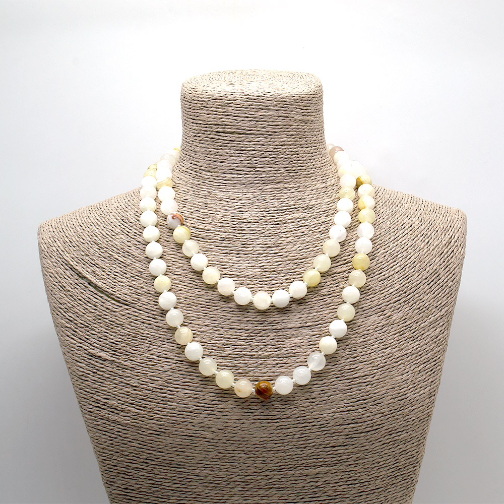 Фото товара бусы из оникса белого шар 10 мм