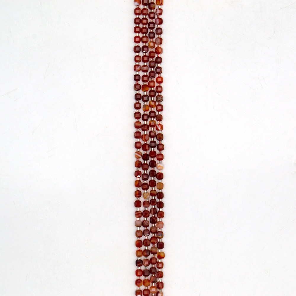 Фото товара сердолик кубик с гранями 5*5 мм