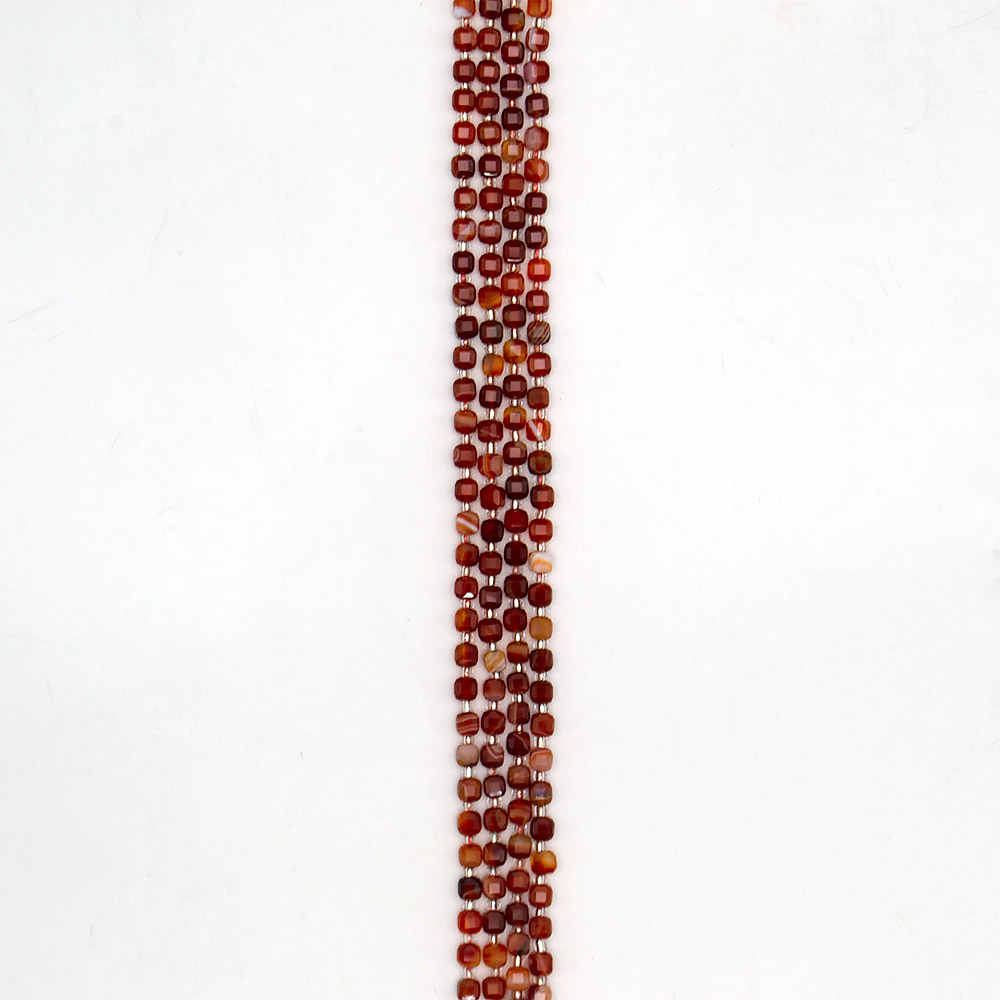 Фото товара сердолик кубик с гранями 5*5 мм