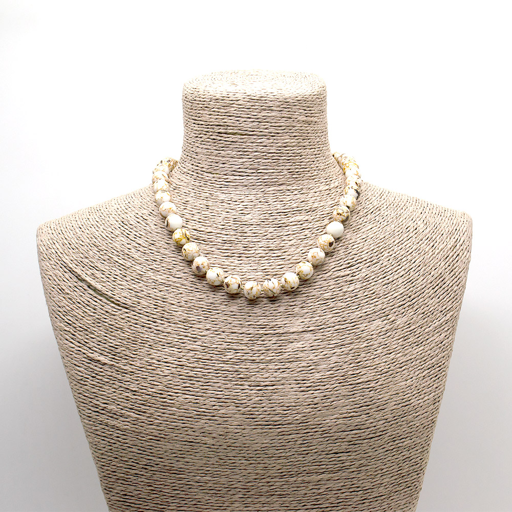 Фото товара бусы из мозаики белой с гелиотисом шар