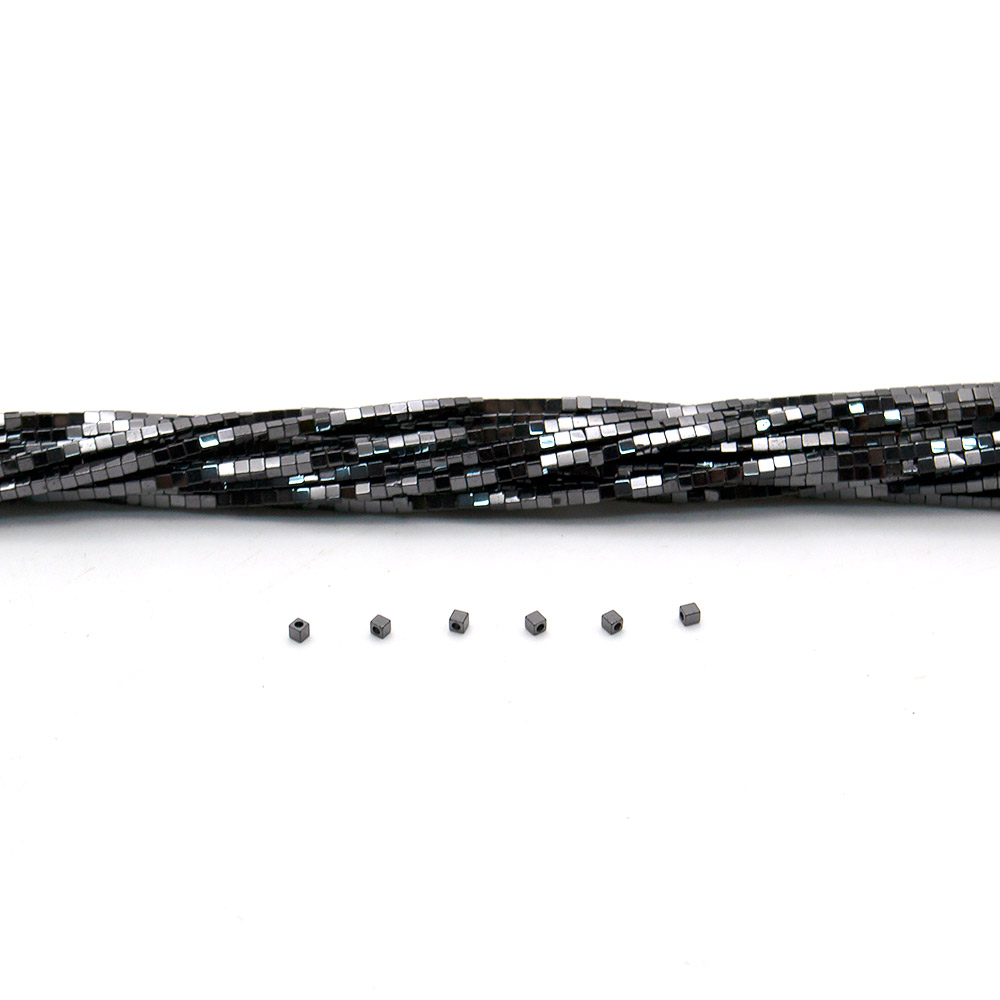 Фото товара гематит кубик ровный 1*1 мм 