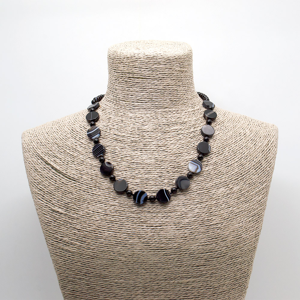 Фото товара бусы из агата бразильского черного таблетка круглая 14 мм