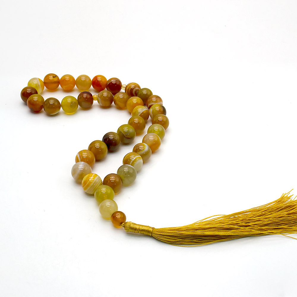 Фото товара четки из агата горчично-белого 33 бусины