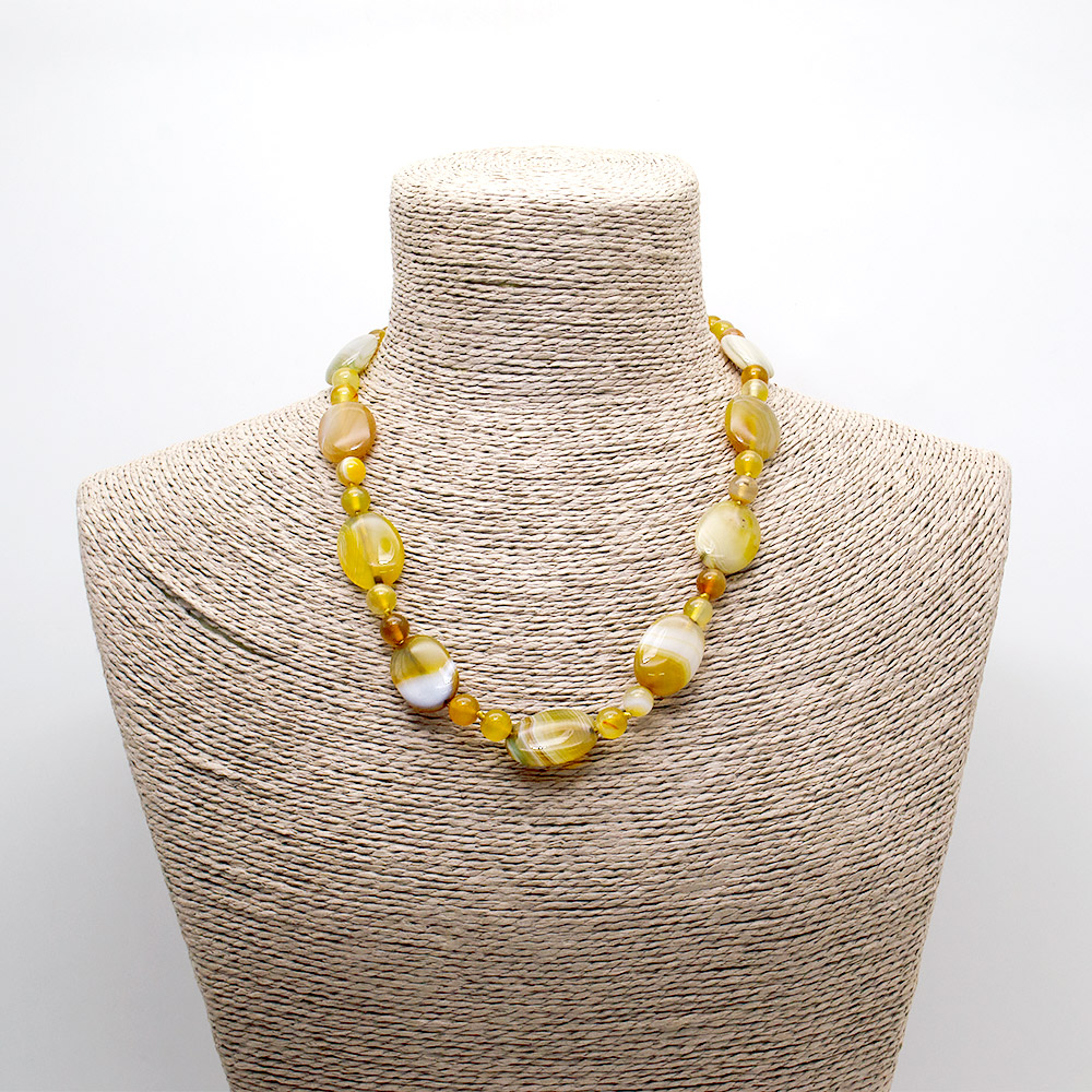 Фото товара бусы из агата горчично-белого таблетка овальная 25*17 мм