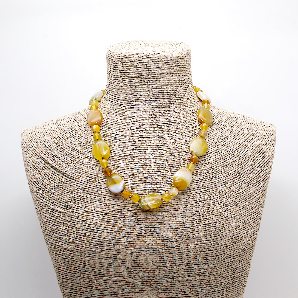 Фото товара бусы из агата горчично-белого таблетка овальная 25*17 мм