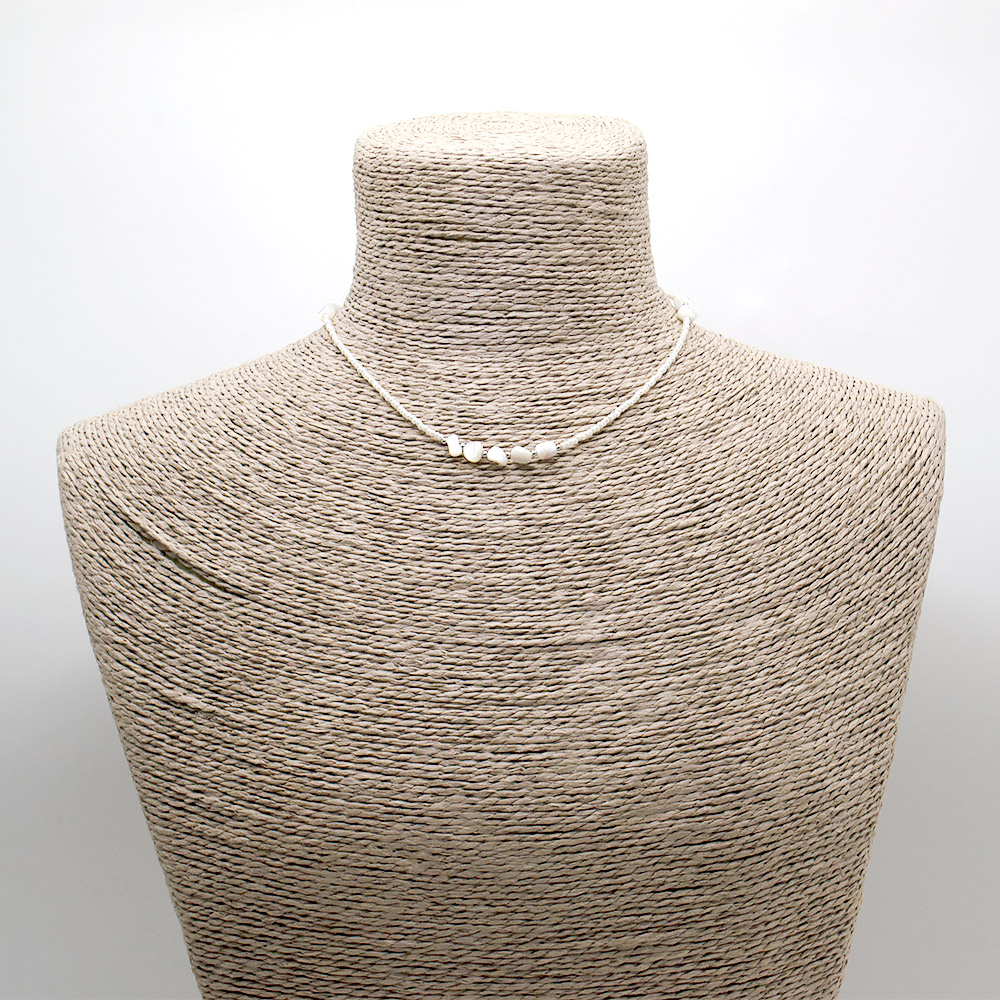 Фото товара чокер из майорки со вставками из перламутра