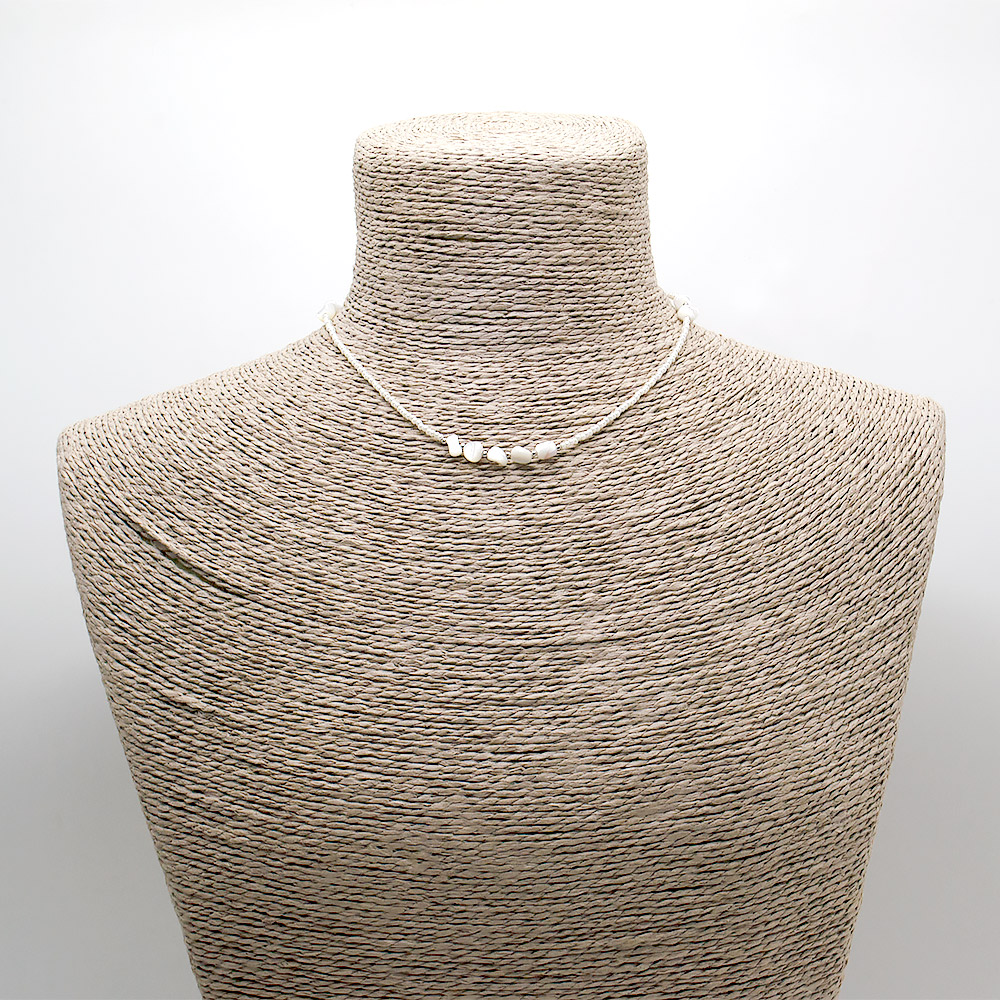 Чокер из майорки со вставками из перламутра