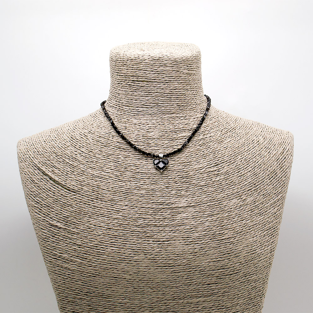 Фото товара бусы-чокер из циркона с алмазной гранью с подвеской "сердце"