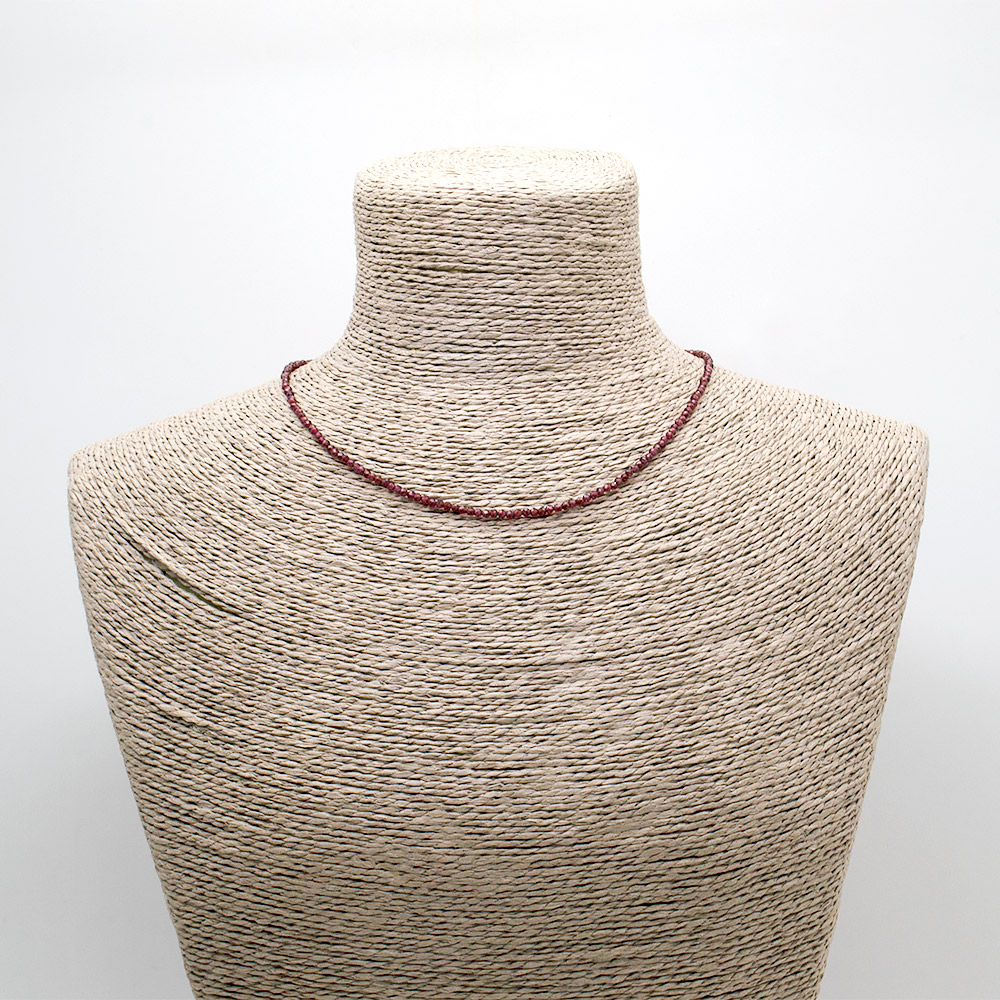 Фото товара бусы-чокер из граната 2,5 мм грань